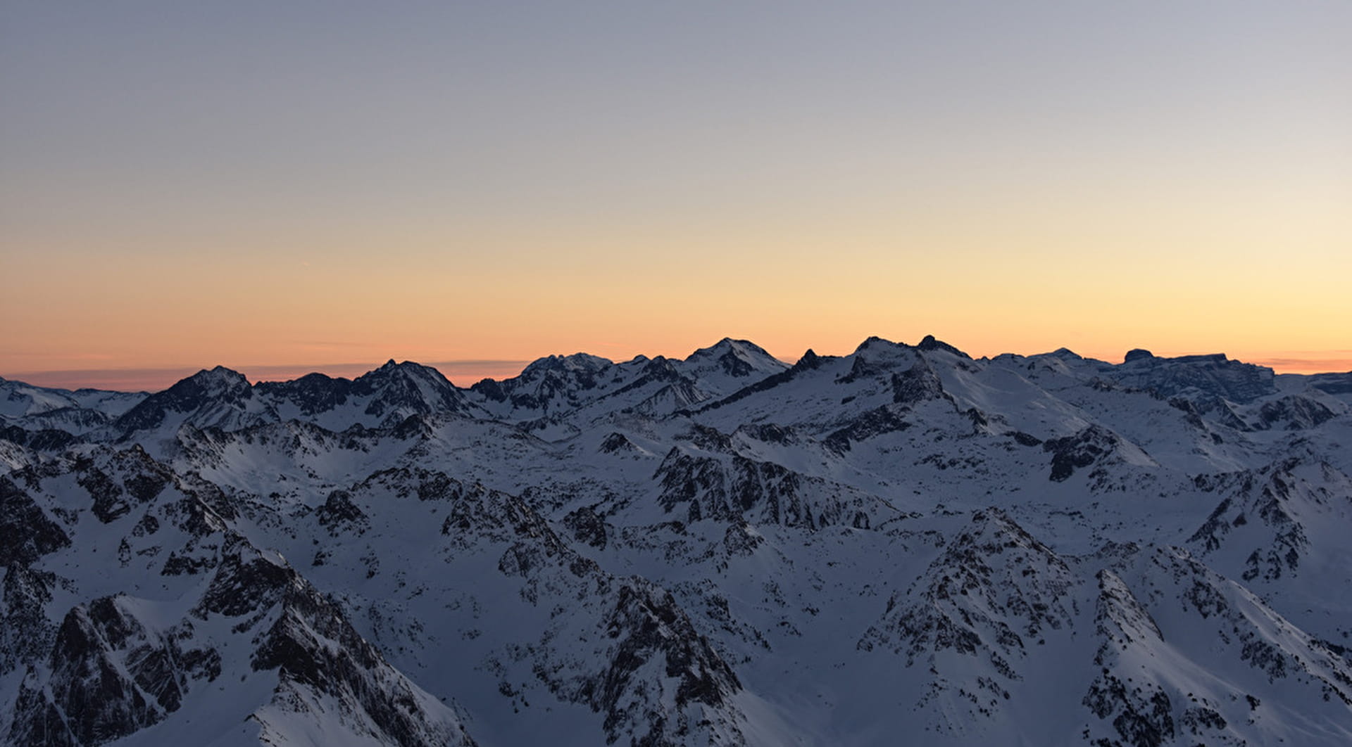 Puesta de sol sobre los Pirineos desde el Pic du Midi