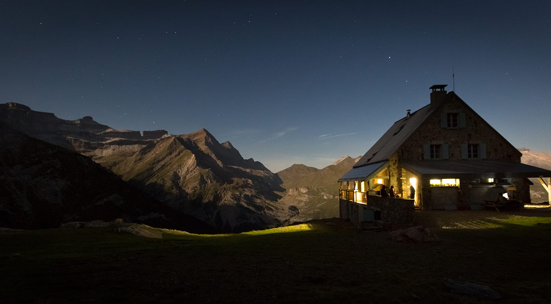 Nuit en refuge et observation des étoiles dans les Pyrénées