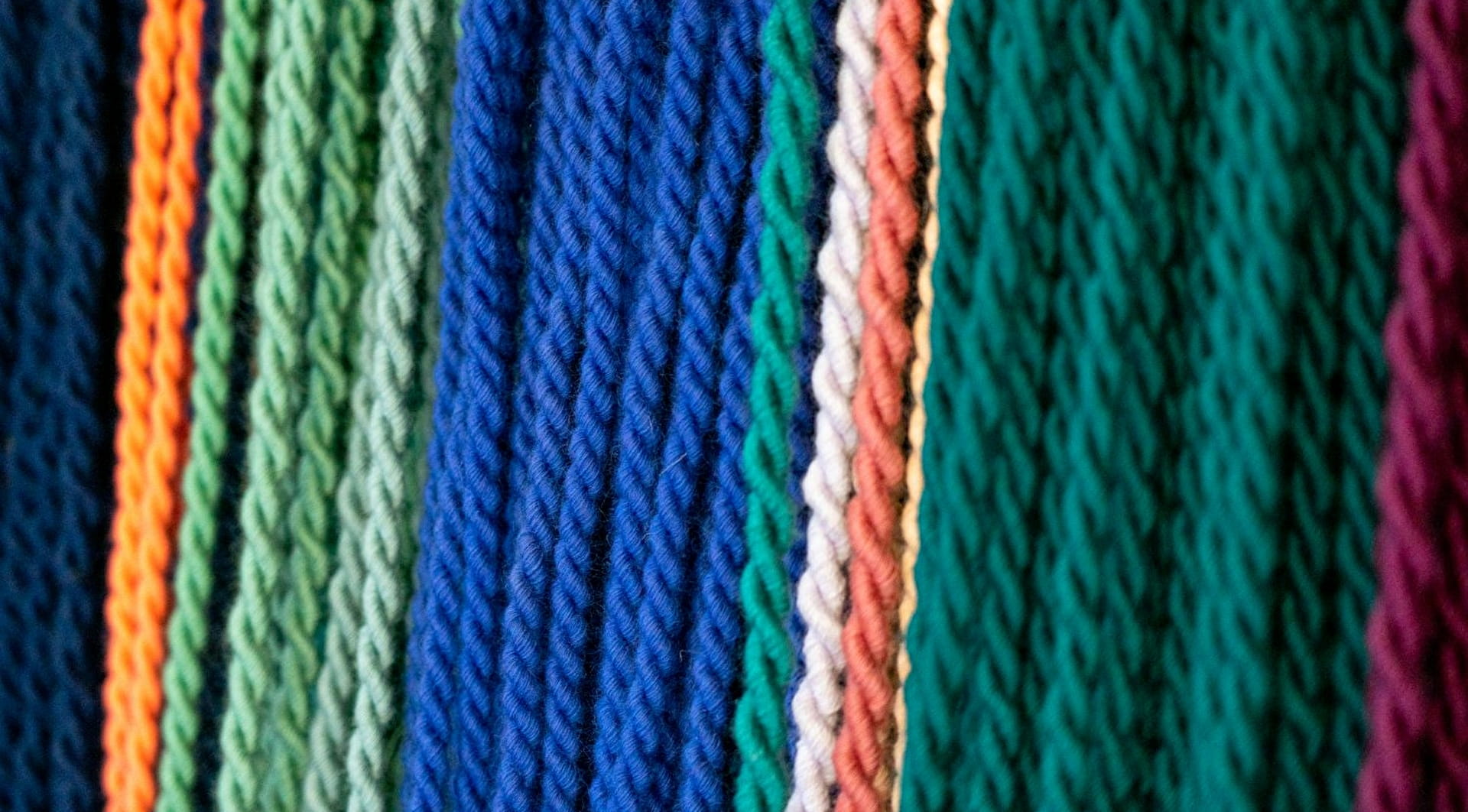 Hilos de lana de todos los colores