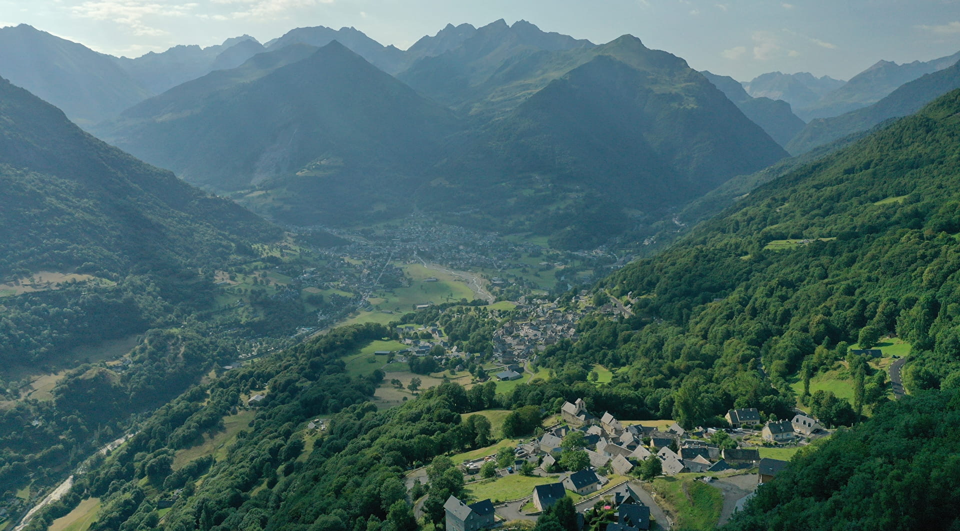 Vista aérea de pueblos de montaña